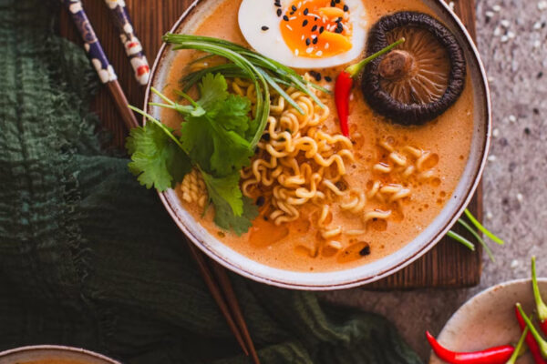 Ramen met gochujang, pindakaas en kokosroom - KOOK DAN